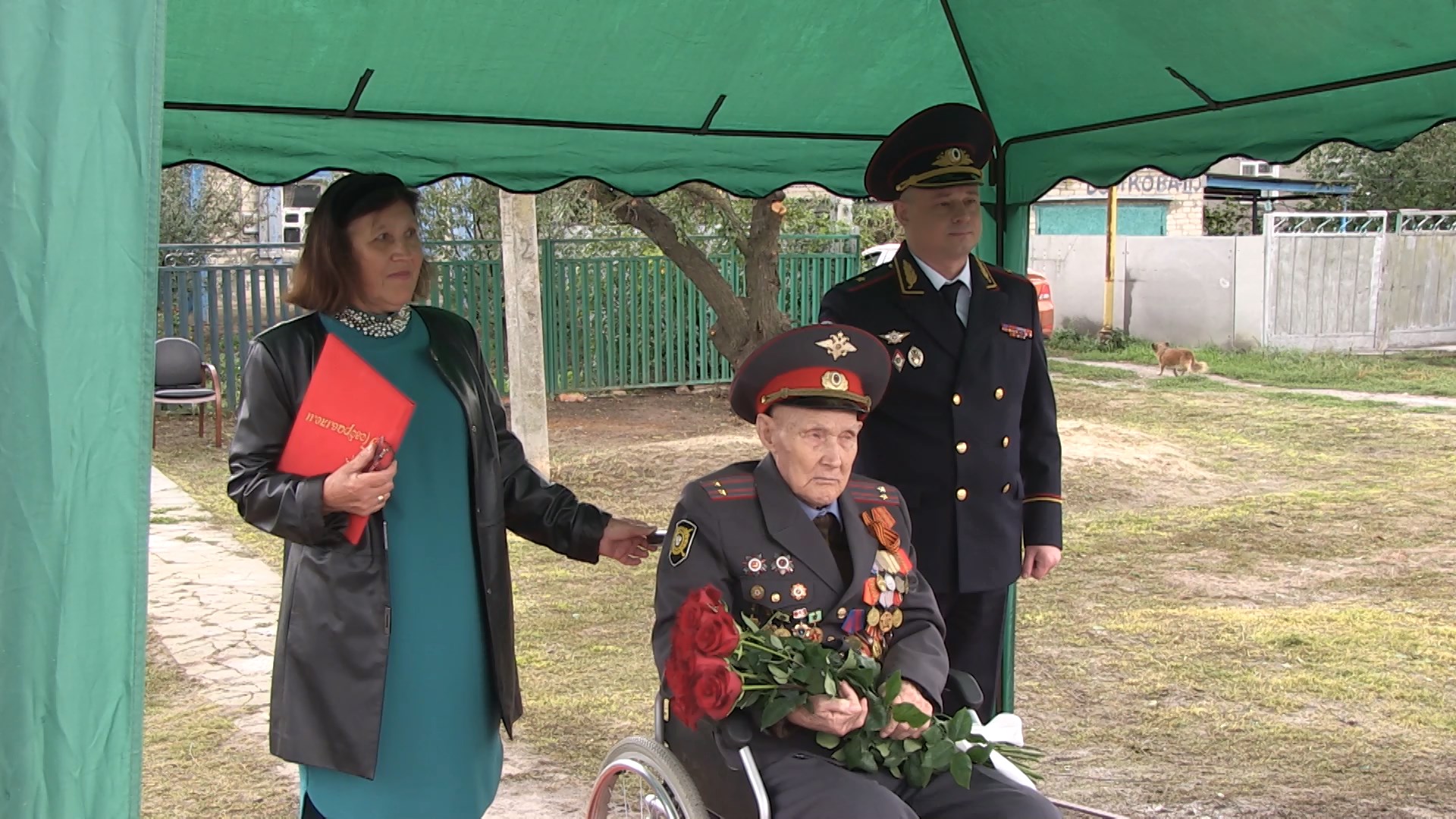 В Волгограде поздравили 100-летнего ветерана